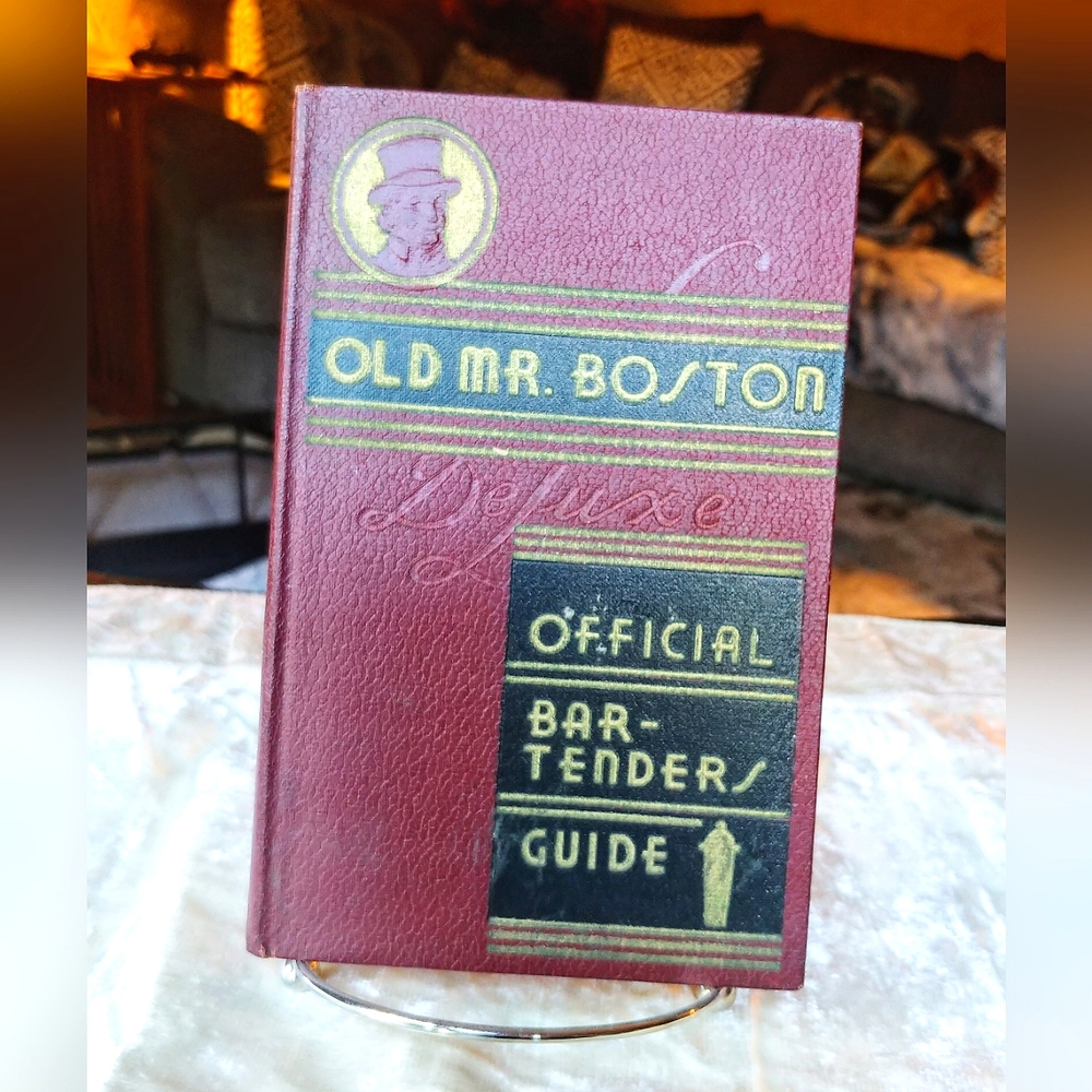 Vintage 1935 2nd Printing Old Mr. Boston Bartenders Guide VG RARE